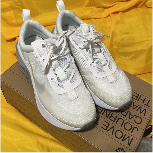 Nike like new - Picture 6 of 9